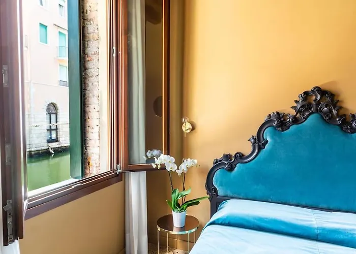 Ca Regina Panada - Passion On The Canal