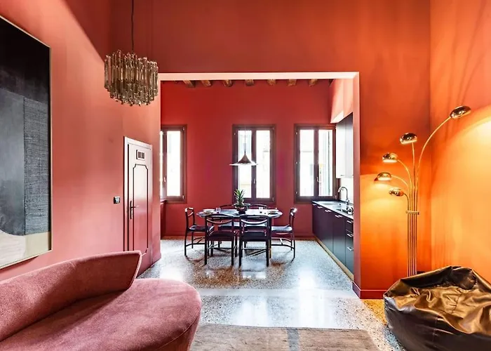 Ca Regina Panada - Passion On The Canal *