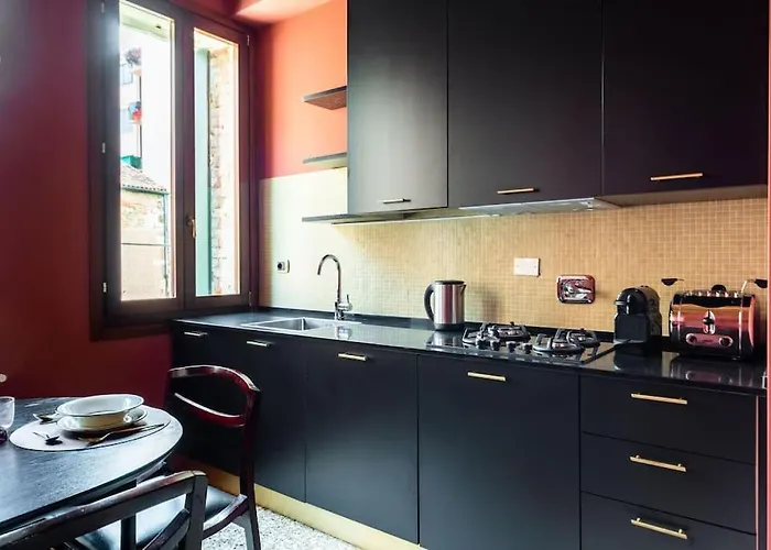 Ca Regina Panada - Passion On The Canal