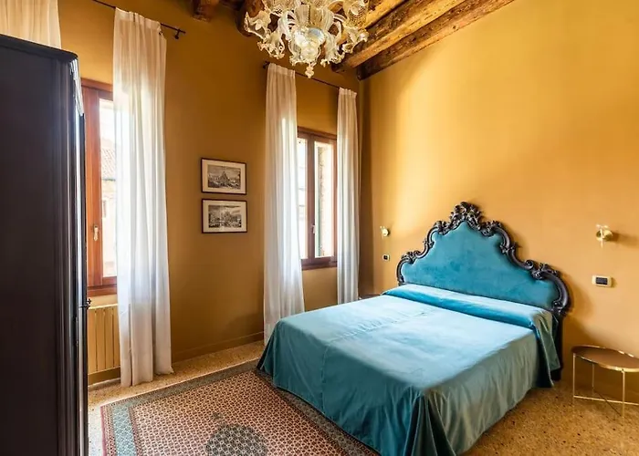 Ca Regina Panada - Passion On The Canal *